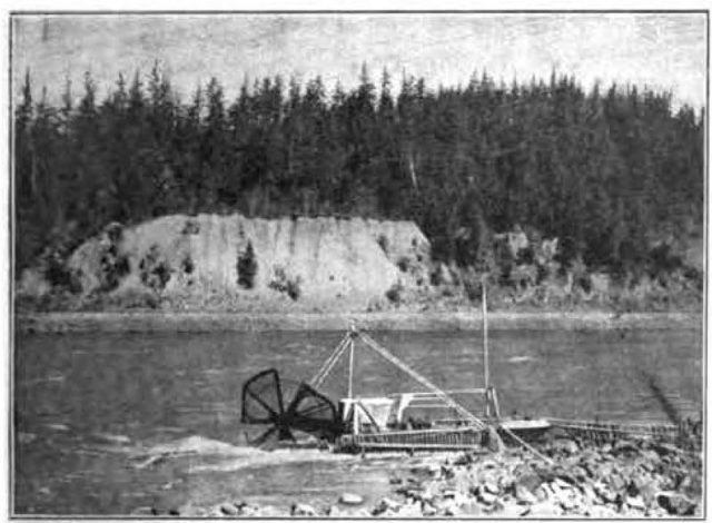 A fish-wheel in Oregon 1907. Wikipedia Public Domain