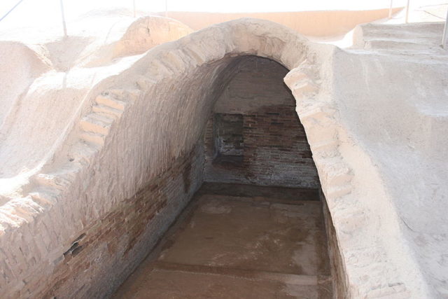 Brick vaults of the "king Grabs" in Haft Tepe Source: