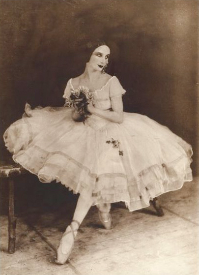 Anna Pavlova in Giselle, wearing a romantic tutu. Wikipedia/Public Domain