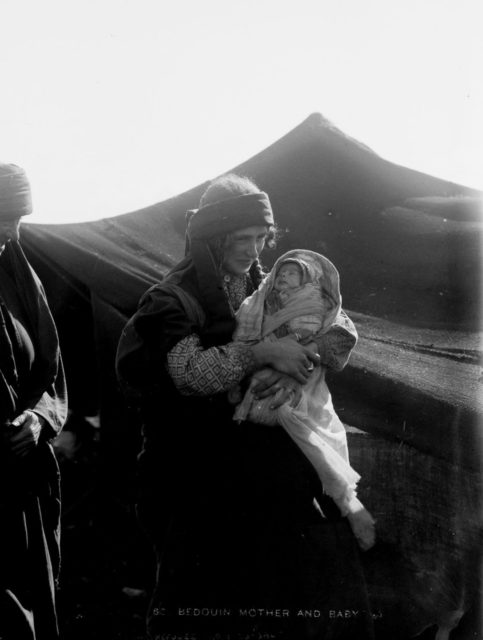 bedouin-mother-and-a-baby