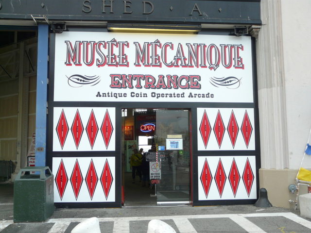 Entrance to the Musée Mécanique. By User Piotrus CC BY-SA 3.0