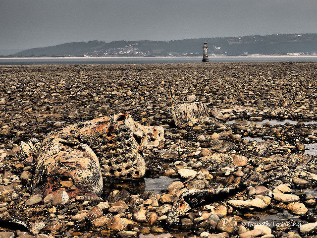 It is only accesible at low tide. Image by - Gareth Lovering Photography's photostream, Flickr, CC BY-ND 2.0