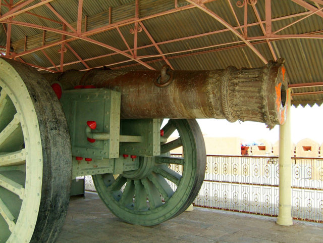 Its barrel alone weights close to 50 tons. Image by- Acred99 .CC BY-SA 3.0