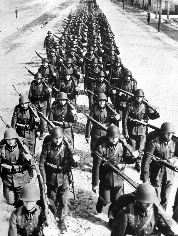 Polish infantry marching 1939. Source: Wikipedia/Public Domain