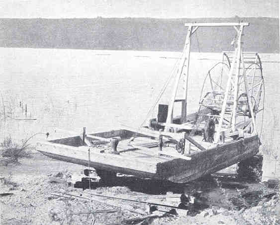 Scow Fish Wheel 1917. Wikipedia Public Domain