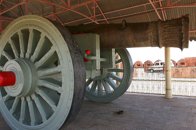 The cannon can fire in any direction. Image by - Bryan Allison.Flickr. CC BY-SA 2.0