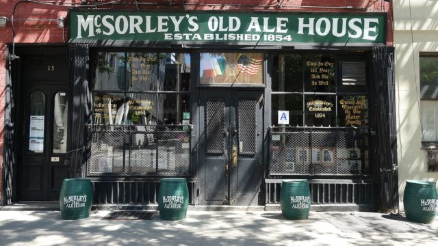 The front of McSorley's By Alex Lozupone - Own work, CC BY-SA 4.0, https://commons.wikimedia.org/w/index.php?curid=50674722