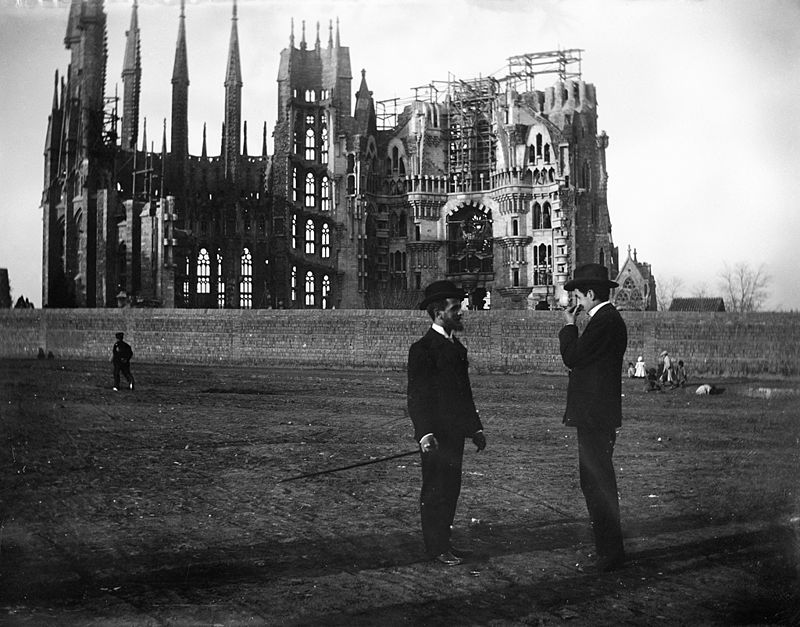 Sagrada Familia in 1905.