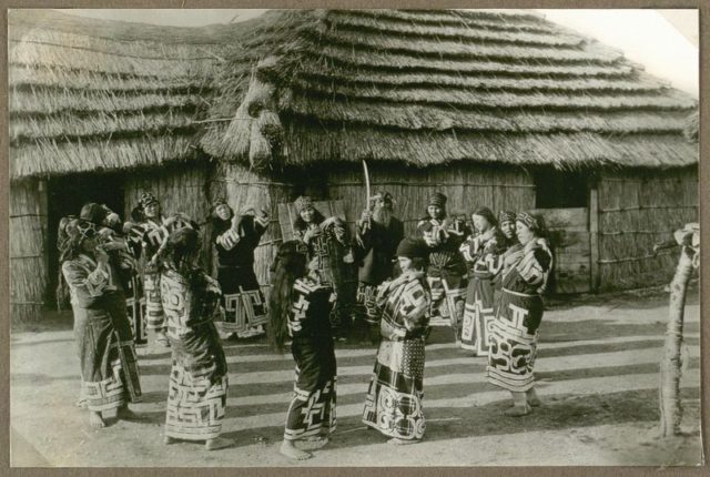ceremonial-round-dance-resembles-the-japanese-bon-odori