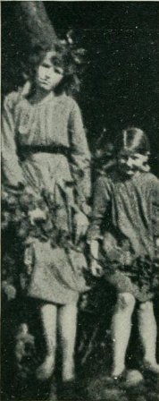  Elsie Wright and Frances Griffiths, June 1917
