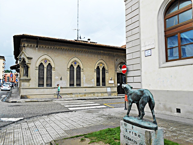 Dante square and monument to Fido. Photo Credit
