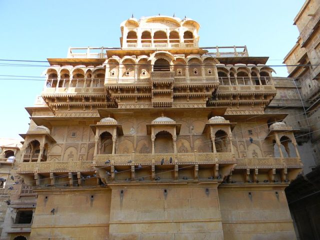 The complex of Jaisalmer fort is so expansive that almost one quarter of the town’s population located in this fort itself. Photo Credit