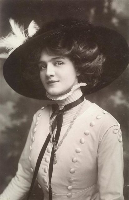 Lily Elsie – Postcard, postmarked Birmingham September 1909 Photo Credit