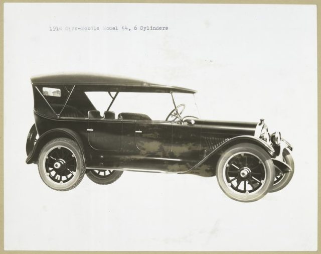 1914 – Oldsmobile – Model 54, 6 cylinders.