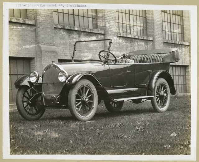 1918 – Oldsmobile – Model 45, 3 cylinders.
