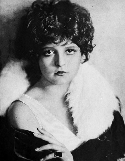 Clara Bow - Photoplay, December 1924. Photo Credit