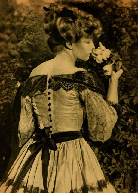 Portrait of Lillian Gish published in Photoplay, August 1918 Photo Credit 