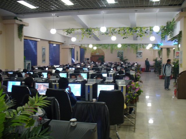 Internet cafe in China Photo Credit