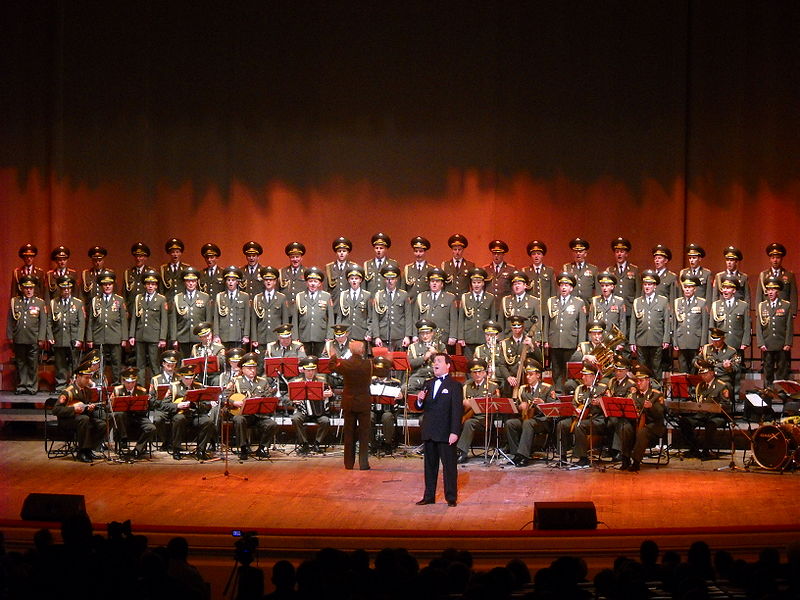 The Alexandrovci with Iosif Kobzon as soloist. Photo Credit