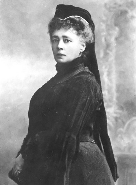 Bertha von Suttner in 1906 by Carl Pietzner