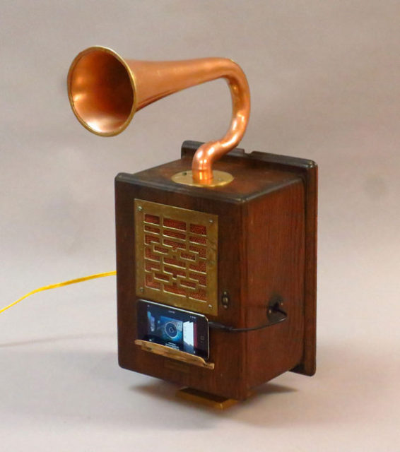 steampunk-ipod-mp3-speaker.Photo Credit