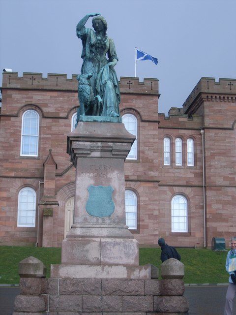 Statue in front of Inverness Castle. Photo credit