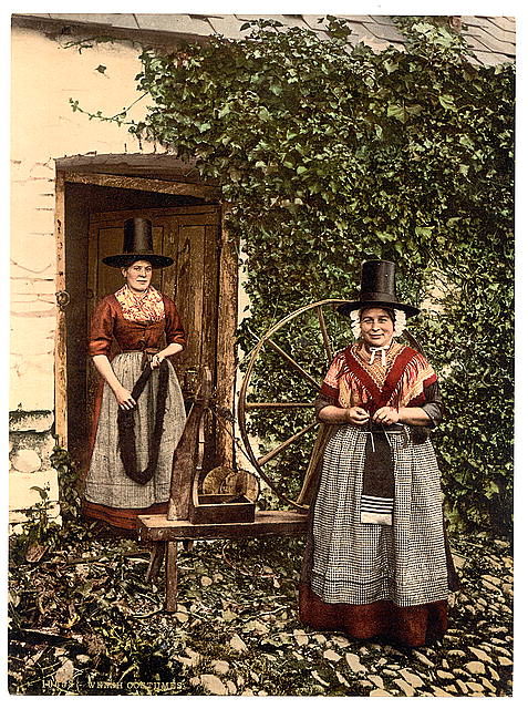 A late 19th century photo of women in a rural Welsh costume