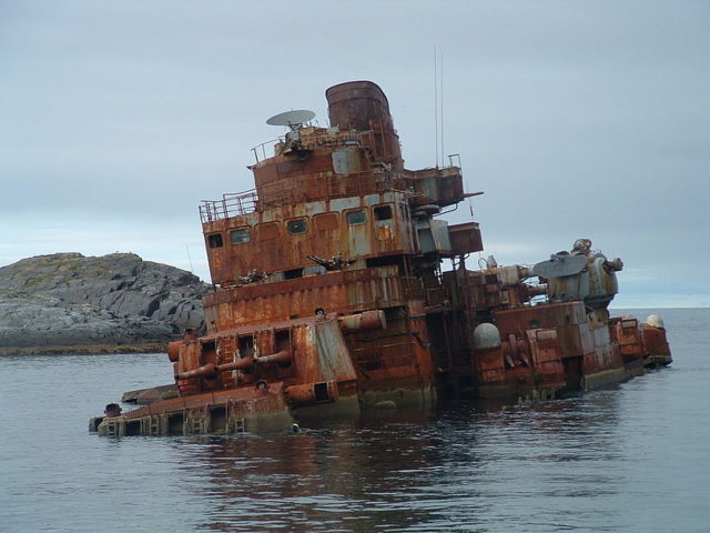 The stranded Murmansk before being dismantled. – By FL3JM – CC BY-SA 3.0