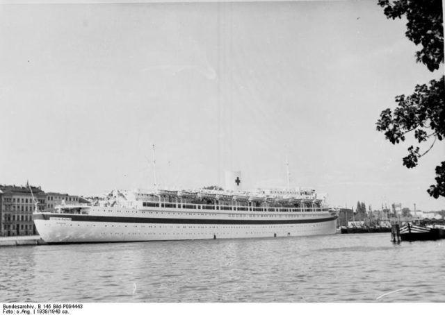 Das ehemalige KdF-Schiff "Wilhelm Gustloff" am Bollwerk von Stettin.