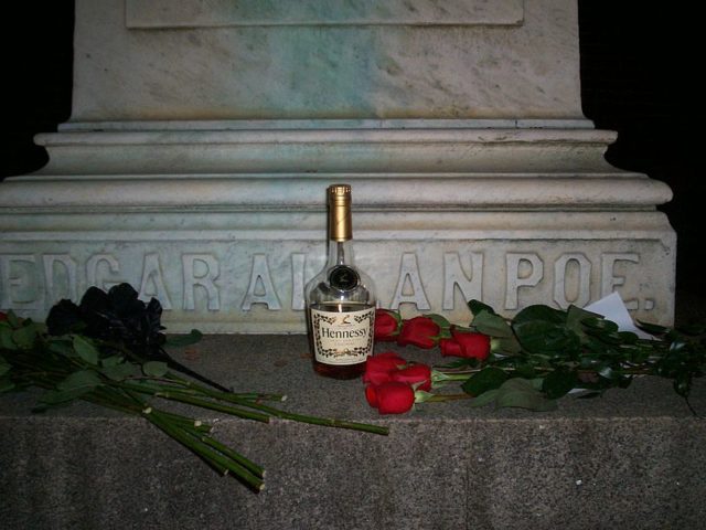 Cognac and roses found at Poe’s present-day (post-1875) grave on January 19, 2008, likely left by an imitator. Author: Midnightdreary – CC BY 3.0
