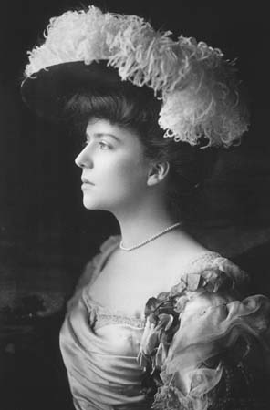 Alice Roosevelt around 1902 by Frances Benjamin Johnston