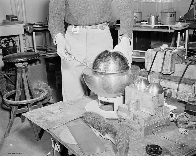 A recreation of the 1946 experiment. The half-sphere is seen, but the core inside is not. The beryllium hemisphere is held up with a screwdriver.