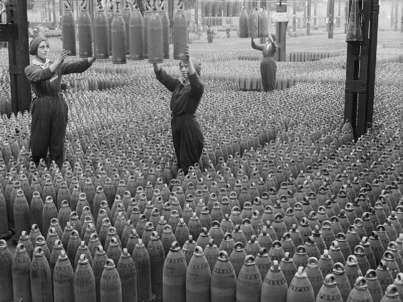 Women workers with shells in Chilwell filling factory, 1917