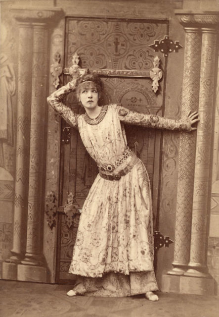 Sarah Bernhardt in the role of Sardou’s Théodora in 1884