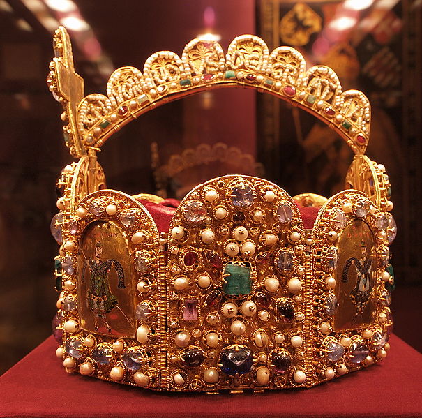 Each plate of the crown is made out of 22 karats of gold  Photo Credit