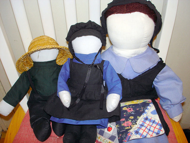 Amish Dolls in Reading Terminal Market – Philadelphia. Author: Violette79 – CC BY 2.0