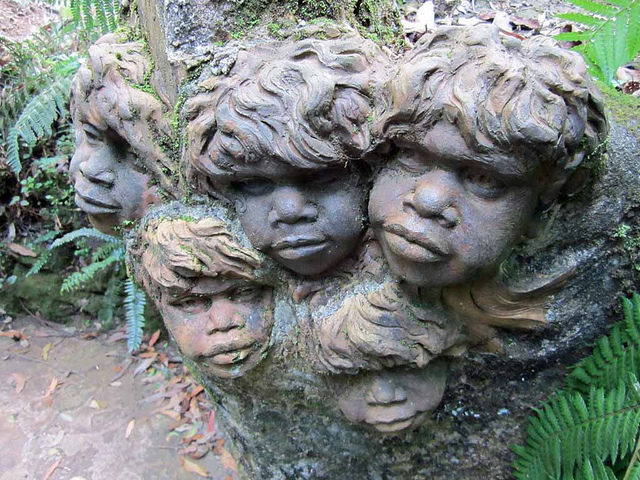 Sculpture of Aboriginal children   Photo Credit