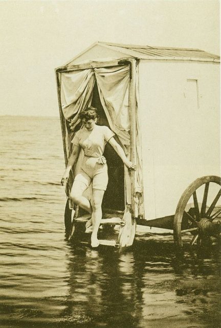 Woman in a bathing suit (1893)