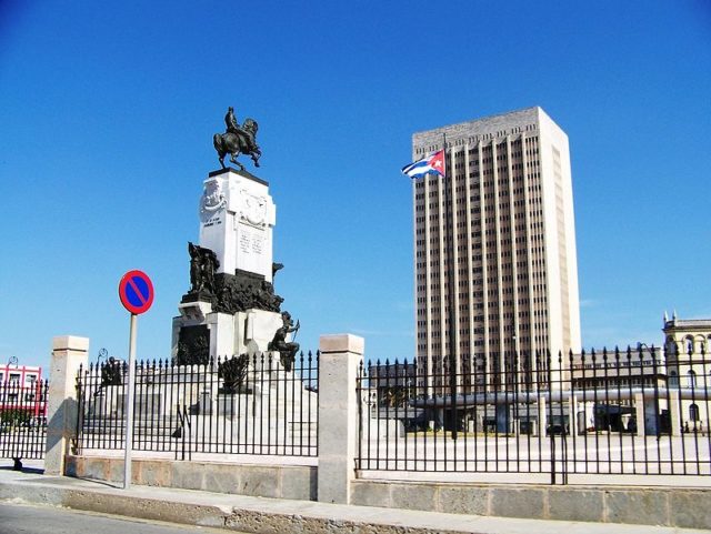 Hermanos Ameijeiras Hospital in Havana, and the monument to Maceo. Photo credit