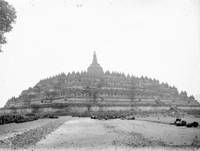 Borobudur after Van Erp’s restoration in 1911. The reconstructed chhatra pinnacle on top of the main stupa is now dismantled and is located in the museum. Photo Credit