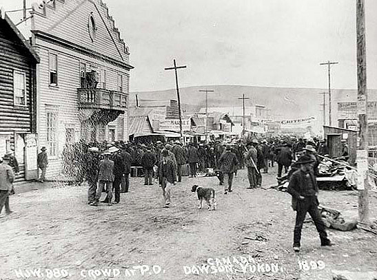 Line at Dawson post office, 1899