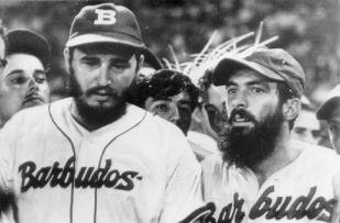 Cienfuegos (right) with Fidel Castro in 1959 playing baseball. The team name Barbudos means “bearded ones”