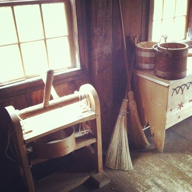 Old tools at the Rebecca Nurse Homestead house. Author: Jessica – CC BY-SA 2.0