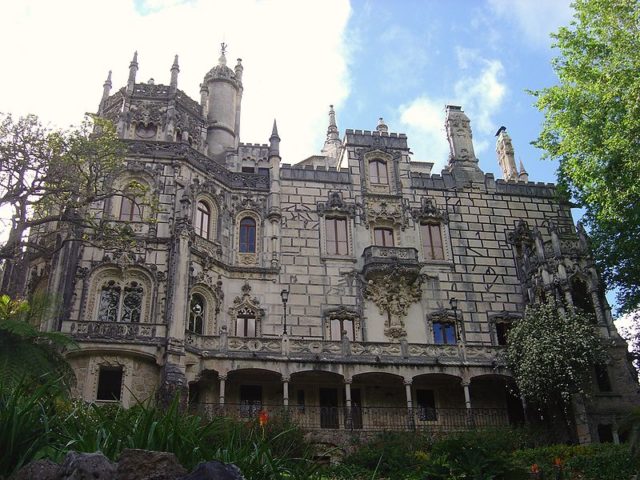 The main façade of the palace. Author: Husond – CC BY-SA 3.0