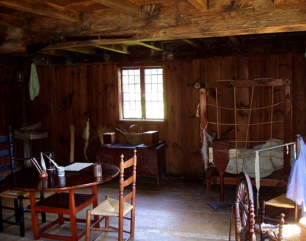 Interior view of one of the two rooms on the first floor. Author: Daderot – CC BY-SA 3.0