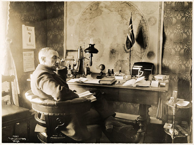 Amundsen in his office, March 7, 1910.