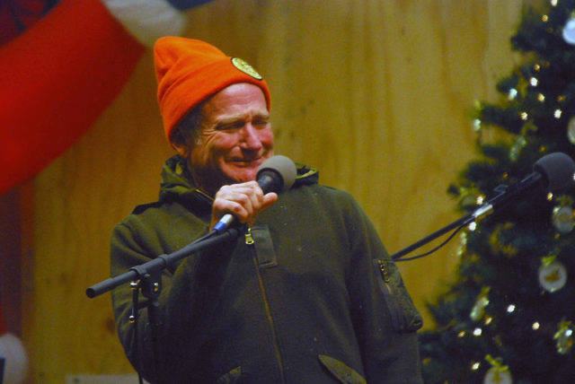 Williams performing stand-up comedy at a USO show on December 20, 2007.