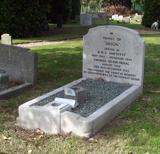 Simon’s resting place at the PDSA Animal Cemetery in Ilford. His gravestone reads: ‘Throughout the Yangtze Incident, his behaviour was of the highest order.’ Author:Acabashi  CC BY-SA 3.0