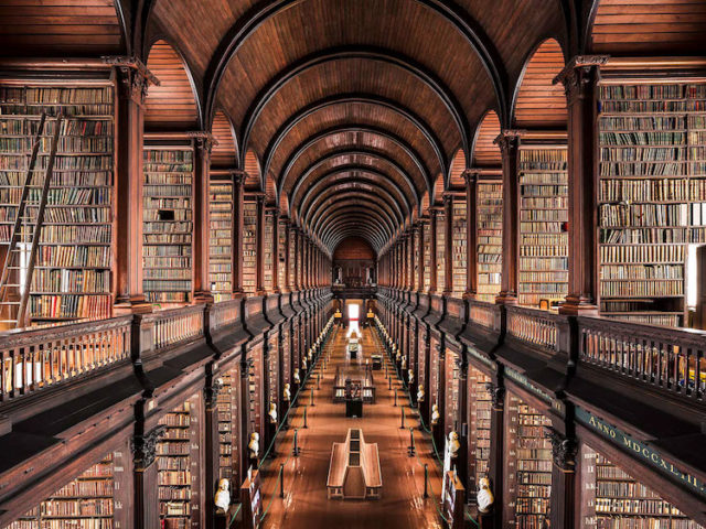 Trinity College Library, Dublin, 1732. Photo Credit: THIBAUD POIRIER