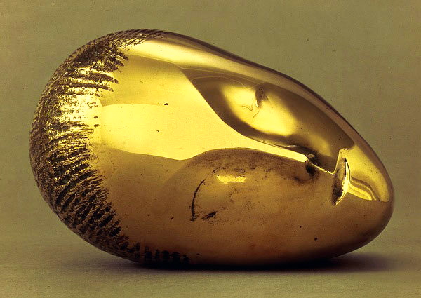 La Muse Endormie (Sleeping Muse), 1913. The head has been carefully distilled into a near-perfect oval shape. The purity of the outline is marked by faint allusions to the physical features of the model. Photo Credit